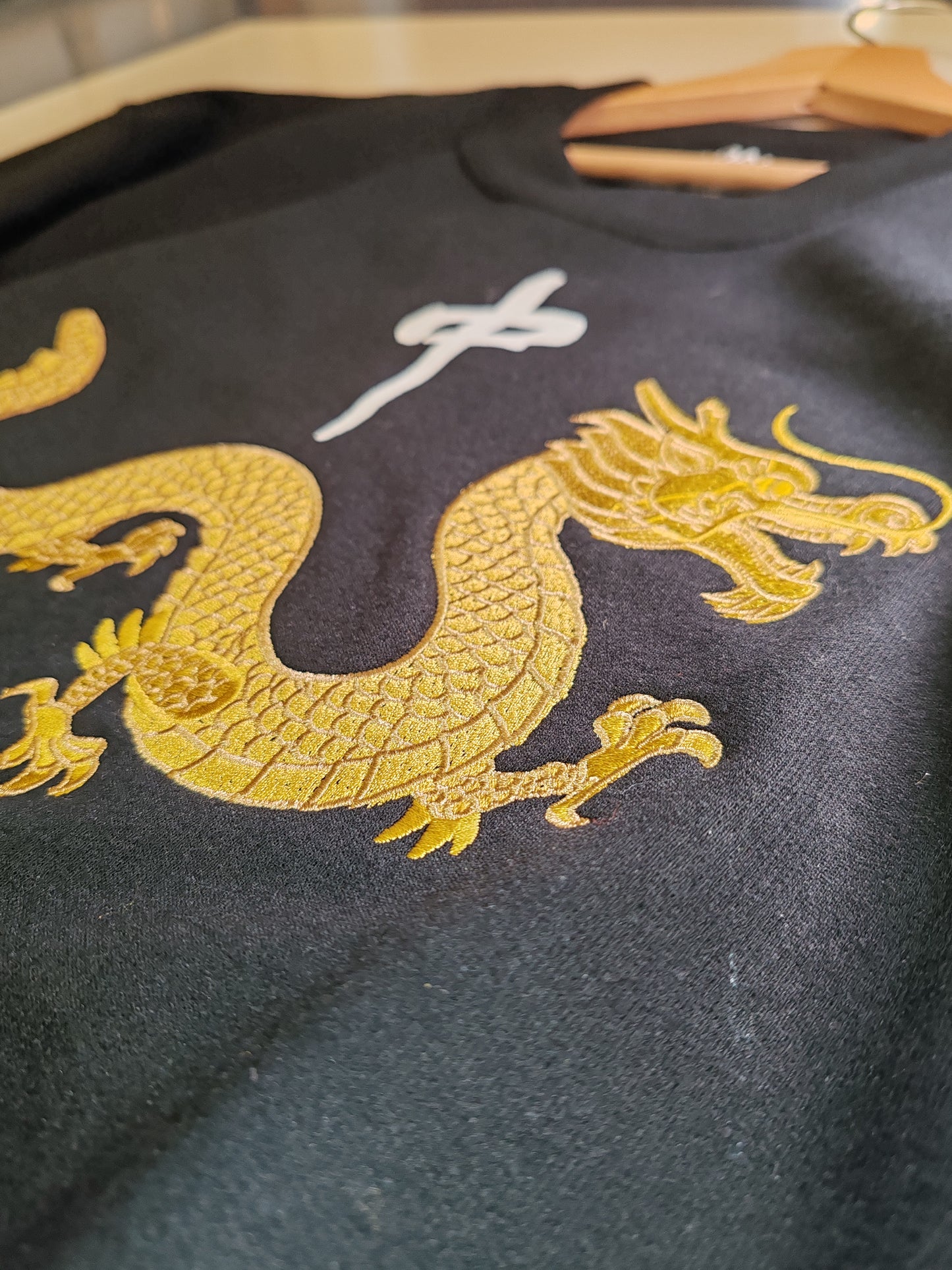 Felpa Drago d'Oro Tai Chi con scritta Tenere il centro