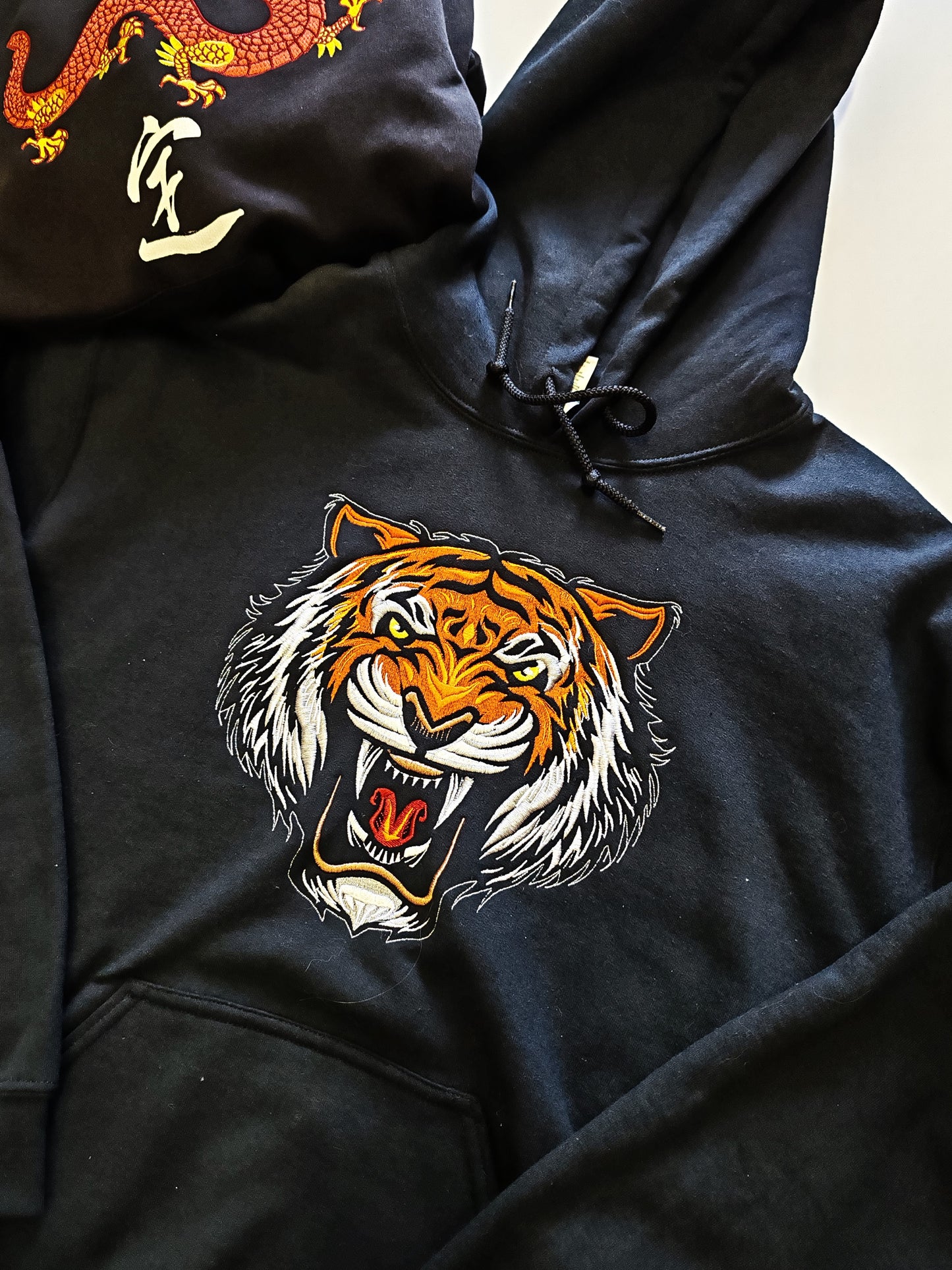 Felpa Tigre  ricamata