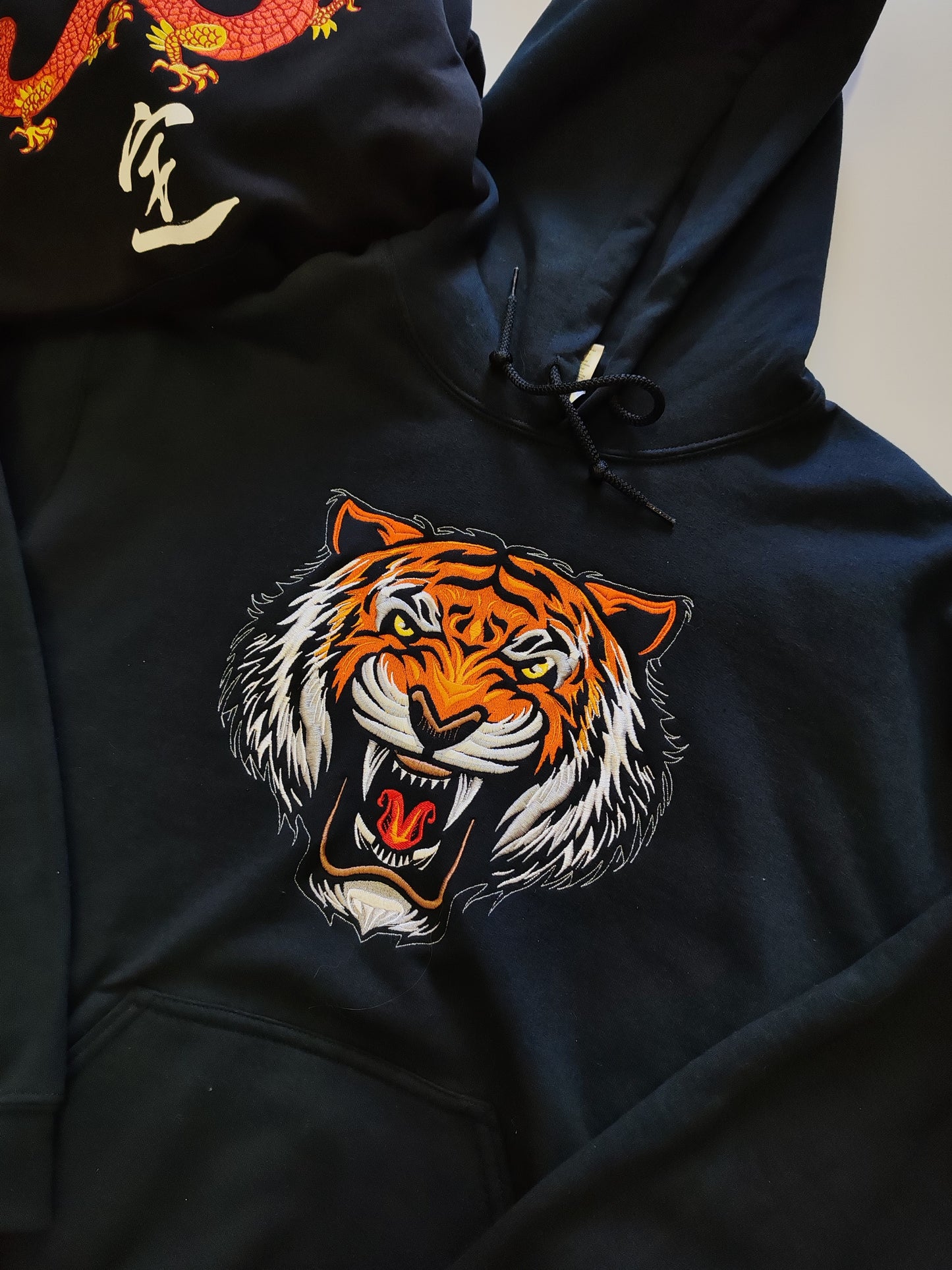 Felpa Tigre  ricamata