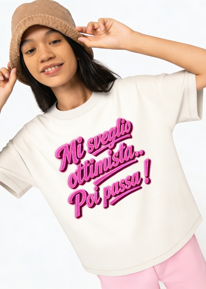 T-shirt mi sveglio ottimista poi passa Oversize