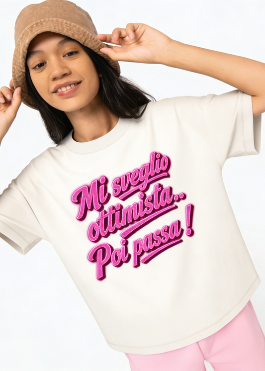 T-shirt mi sveglio ottimista poi passa Oversize
